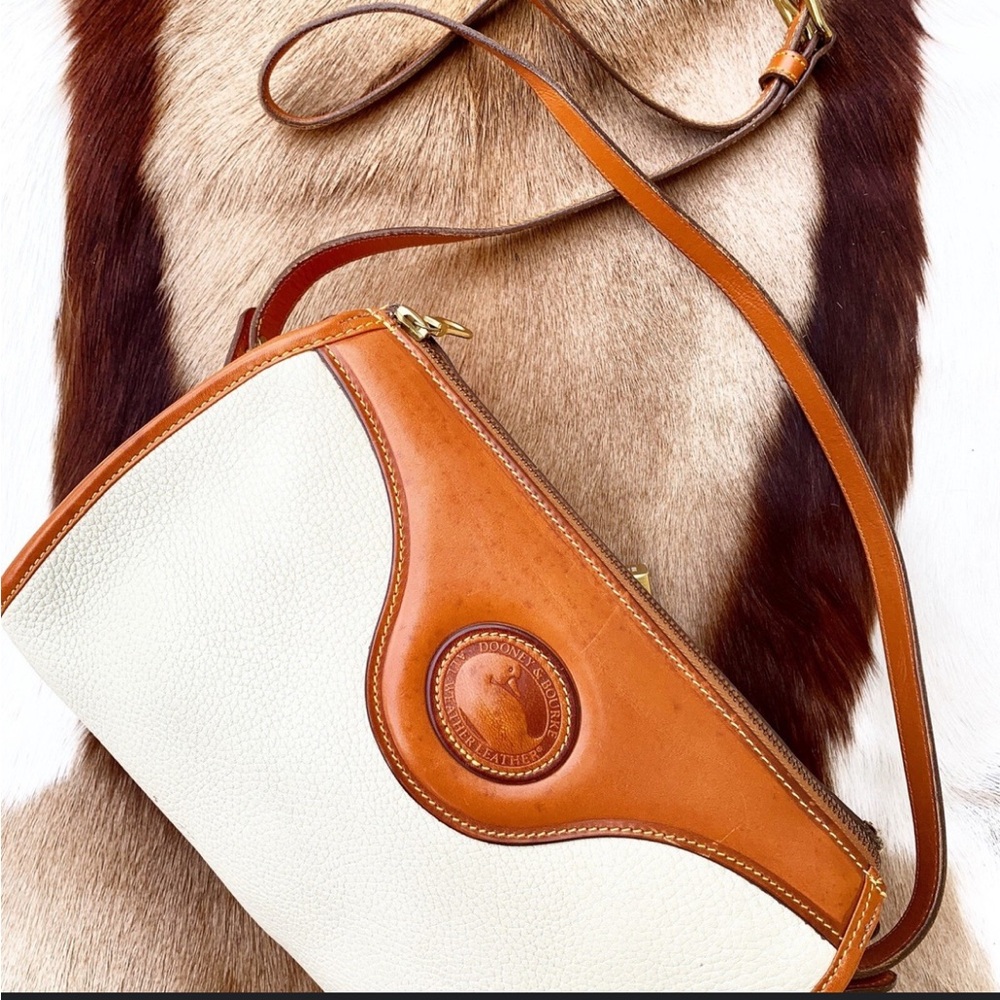 RARE FIND! Classic Vintage Dooney & Bourke Crossbody Bag